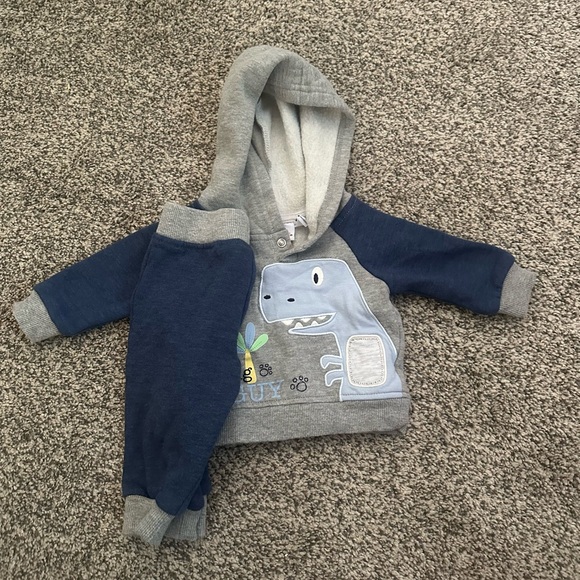 Boys lot 3 to 6 months clothes lightly used. Pet friendly. - Picture 2 of 8